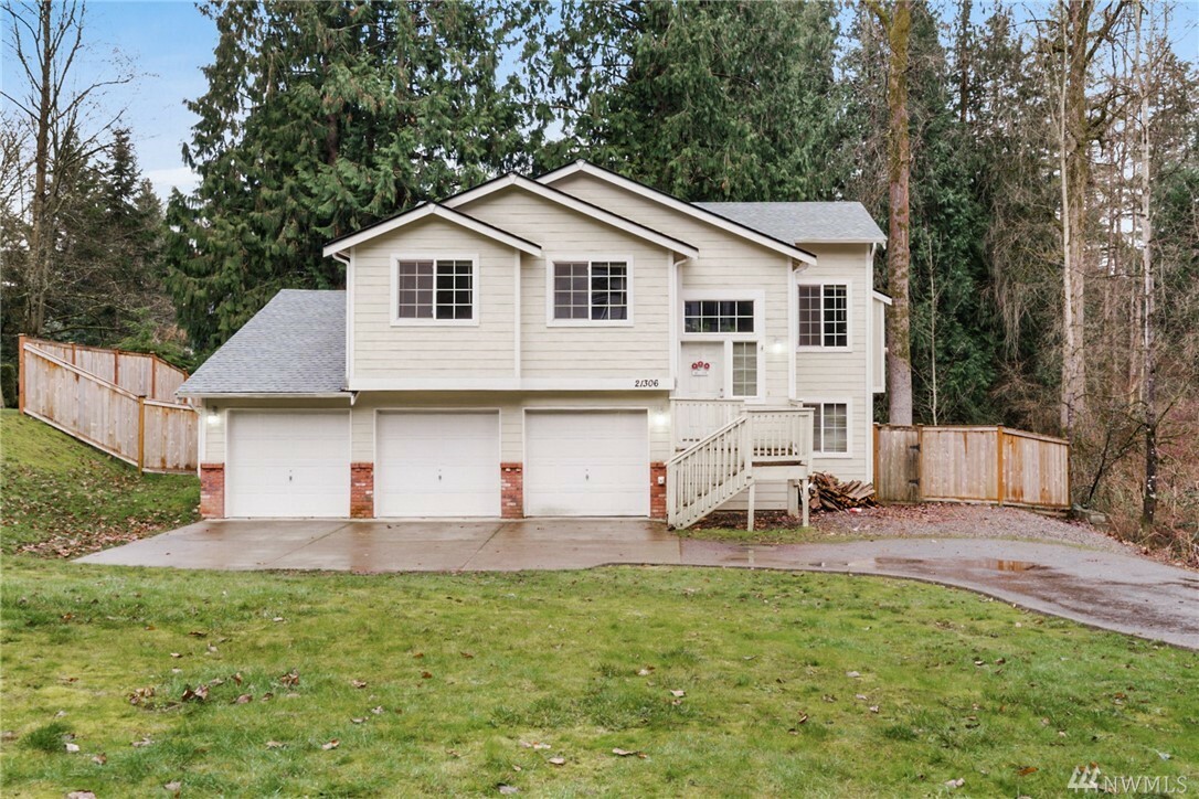 Property Photo: 21306 110th St Ct E WA 98391