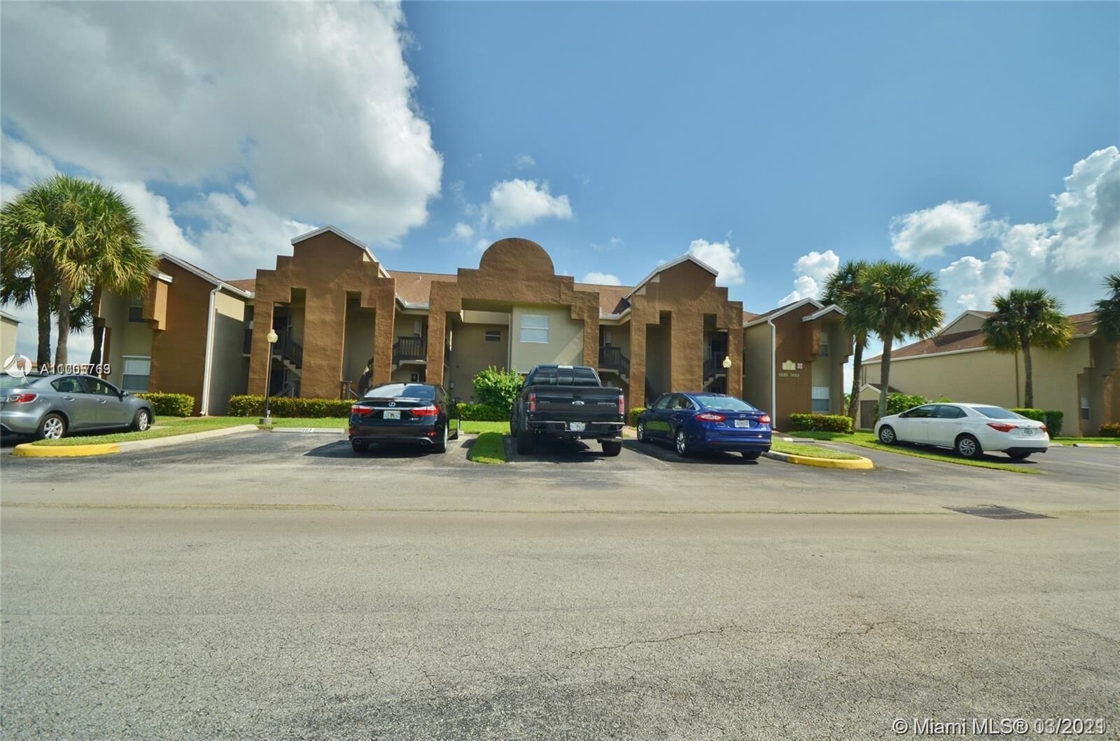 Property Photo: 381 SW 113th Way 381 FL 33025