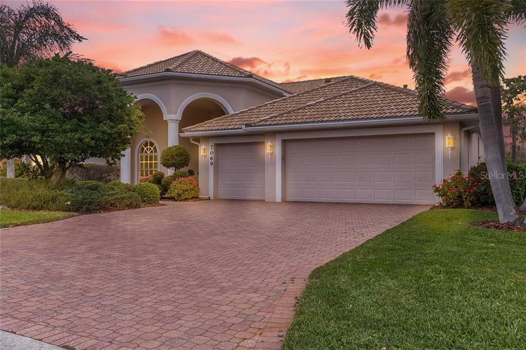 Property Photo: 7069 74th Street Circle E FL 34203