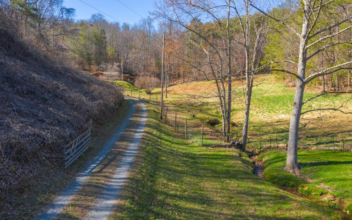 898 Weaver Creek Road  Blue Ridge GA 30513 photo