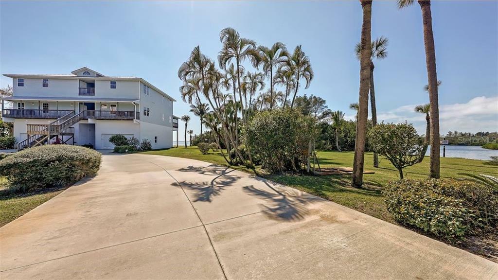 Property Photo:  2424 Bay Drive 2426, 2428, 2430  FL 34207 