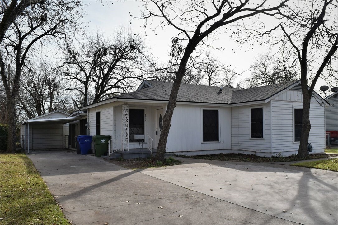 Property Photo:  3716 Maple Avenue  TX 76707 