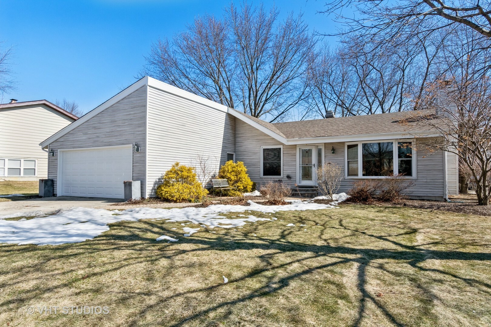 Property Photo:  273 Oxford Lane  IL 60108 