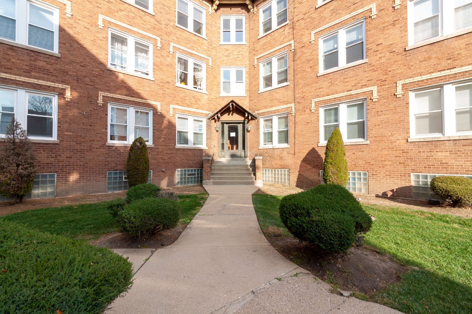 Property Photo:  4820 W Hutchinson Street 7A  IL 60641 