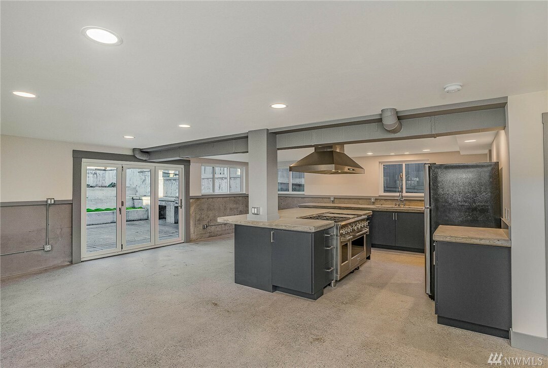 Property Photo: 3001 24th Ave W WA 98199