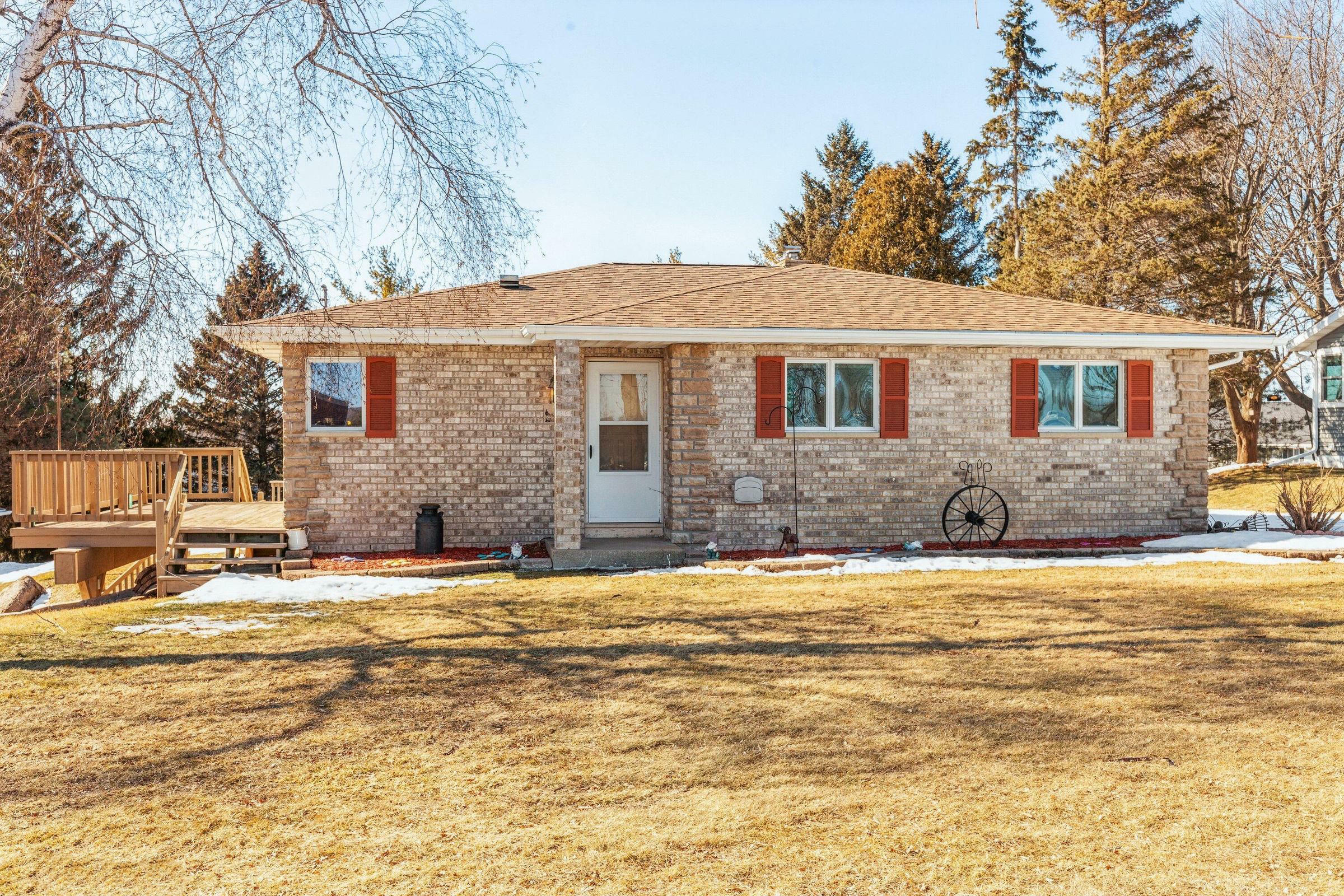 Property Photo: 135 Hilldale Dr WI 53027