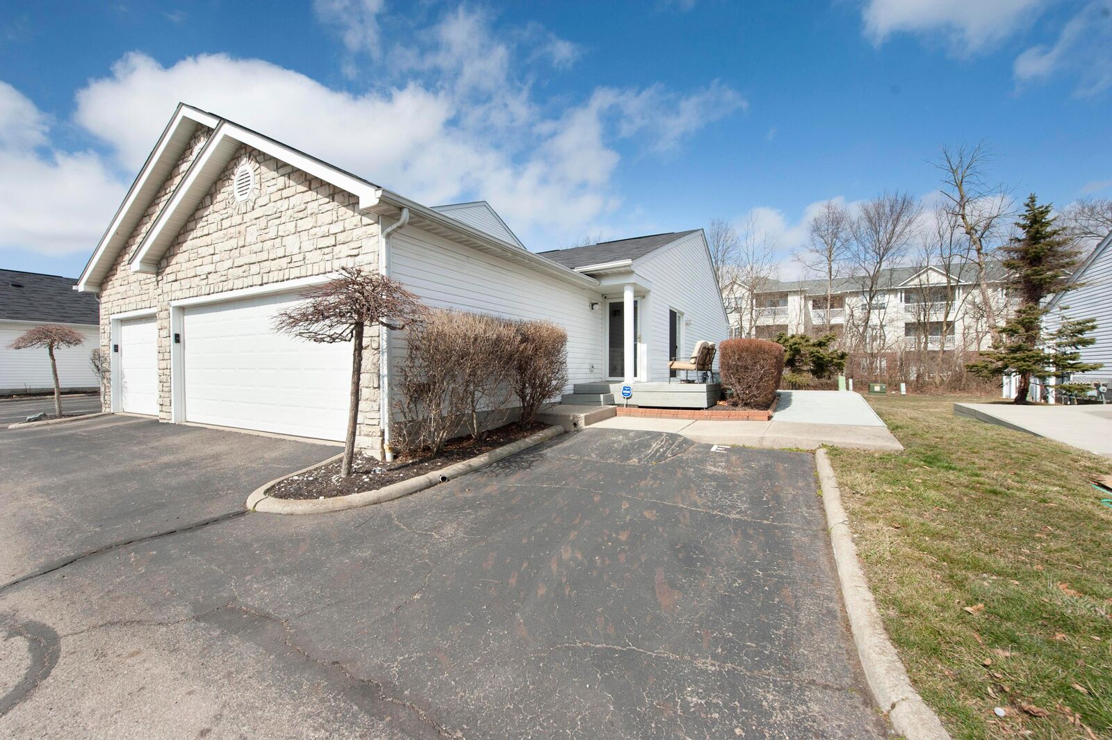 Property Photo:  4692 Parrau Drive  OH 43228 