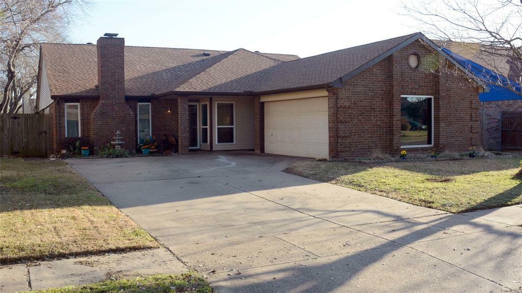 Property Photo:  1402 Rockdale Drive  TX 76018 