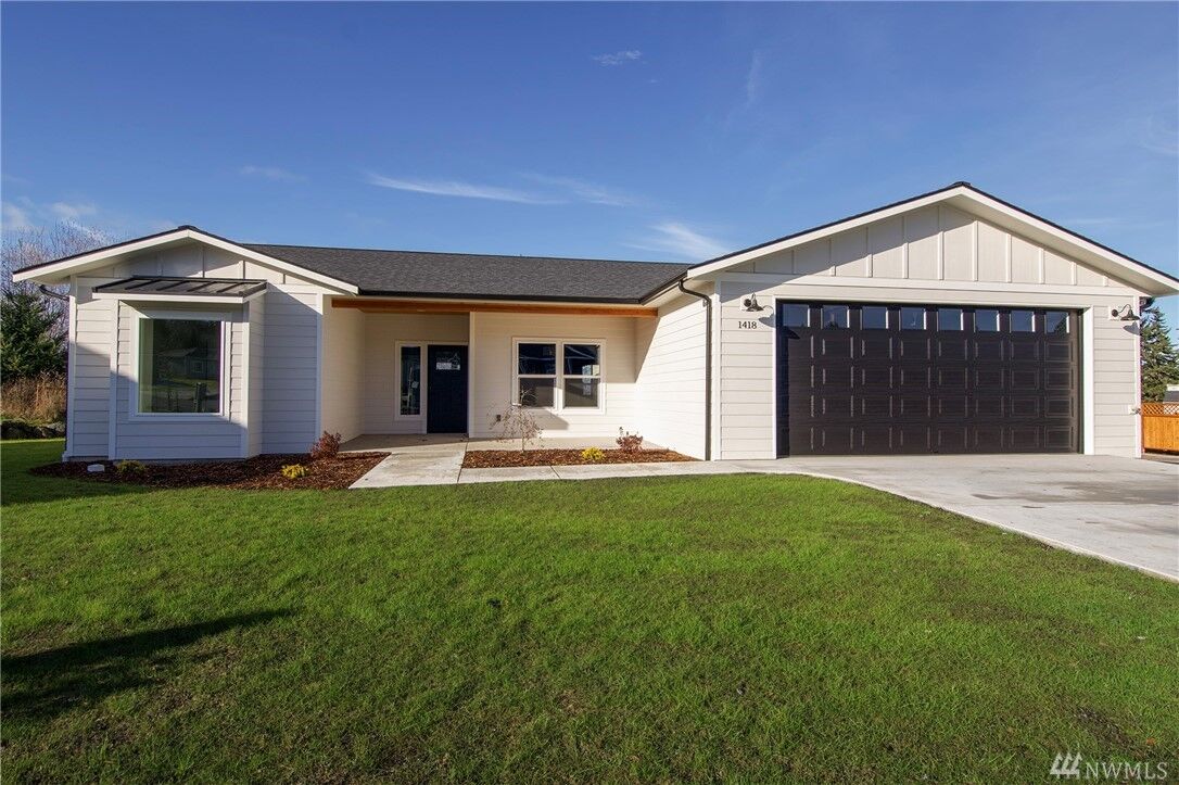 Property Photo:  622 Del Guzzi Dr  WA 98362 