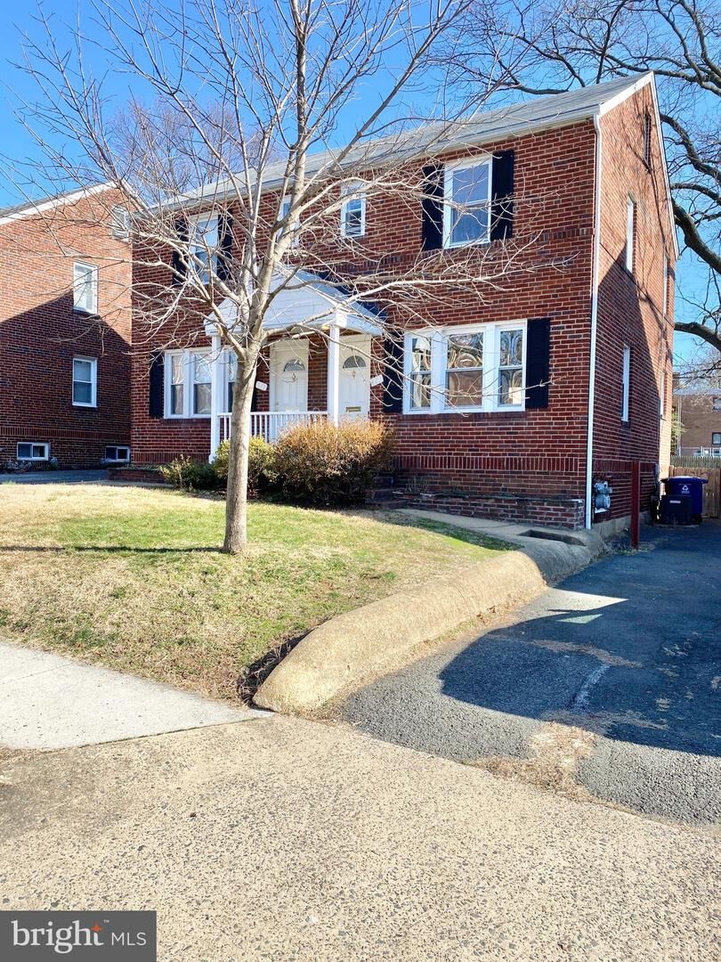 Property Photo: 423 S Veitch Street VA 22204