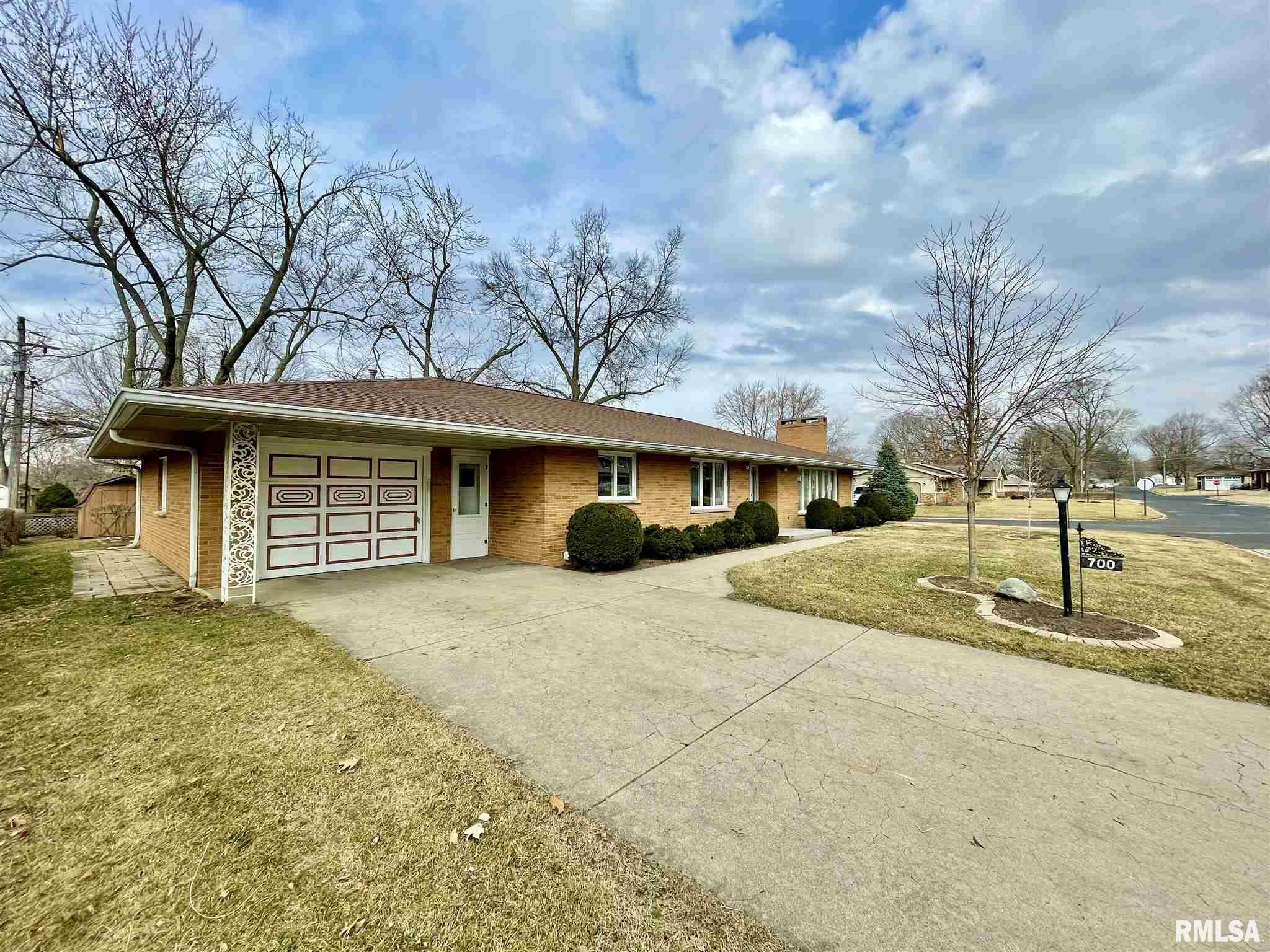 Property Photo:  700 S Hilldale  IL 61530 