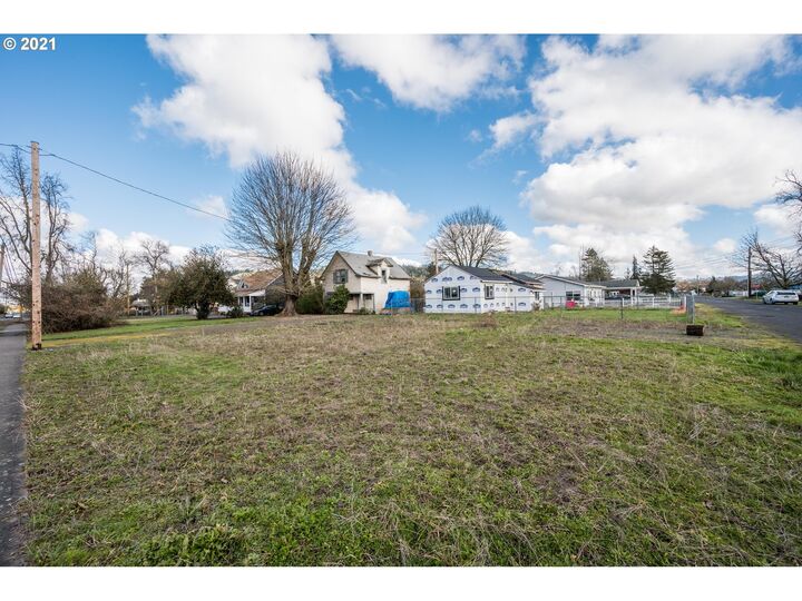 113 S Trade St  Amity OR 97101 photo