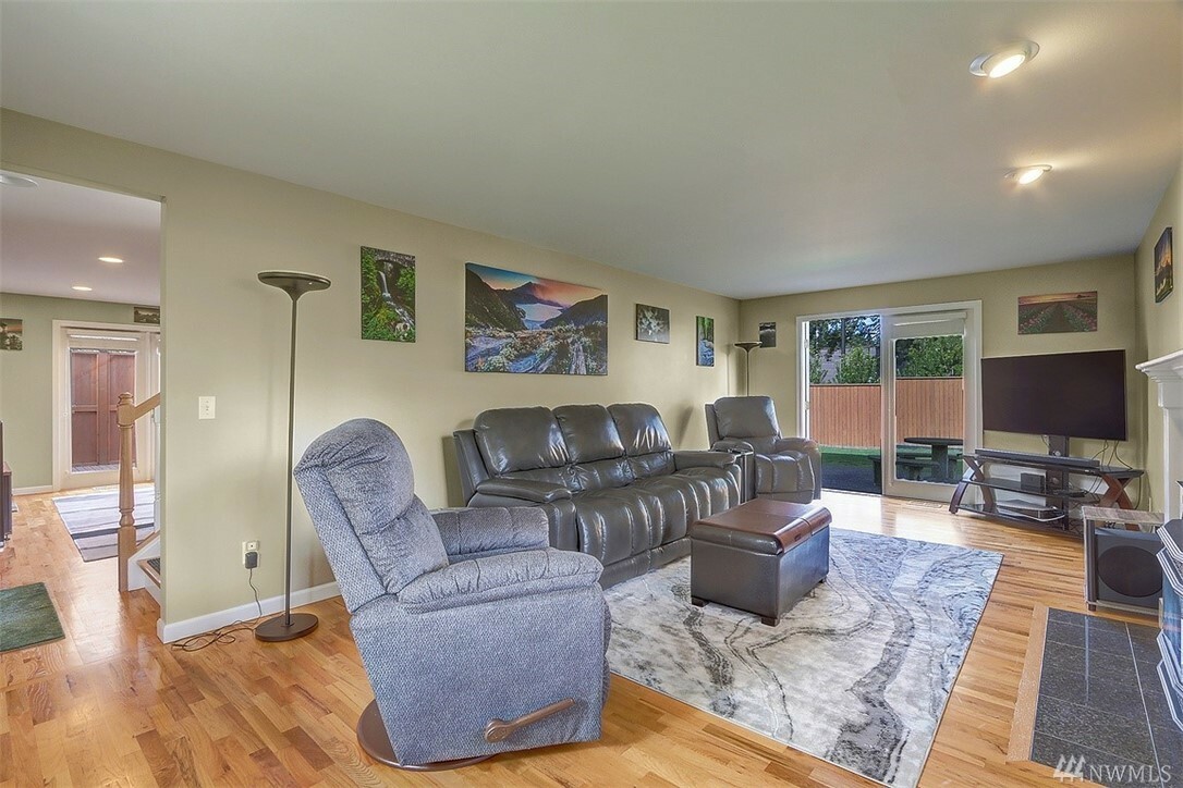 Property Photo:  7207 192nd Place SW  WA 98036 