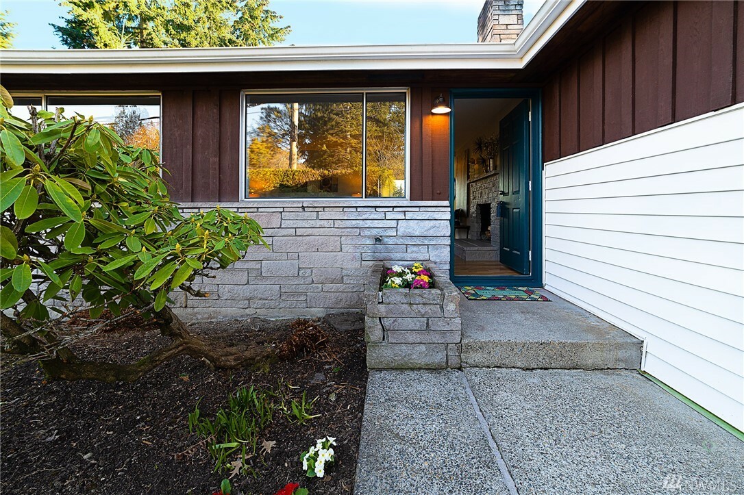 Property Photo: 605 SW 146th St WA 98166