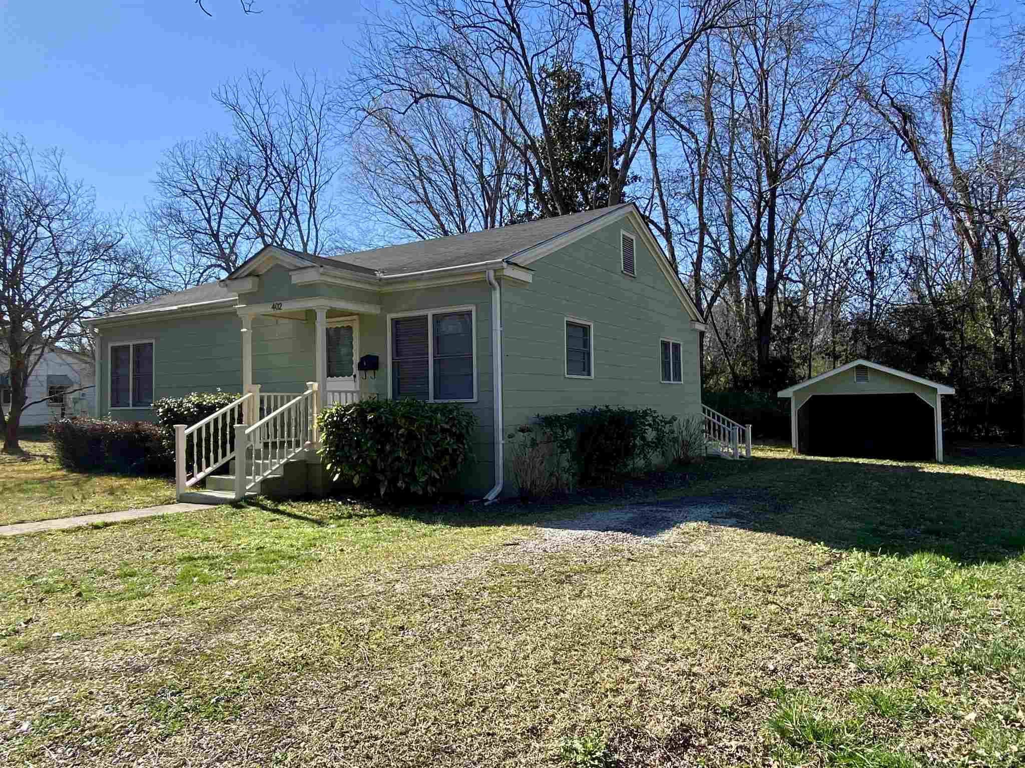 Property Photo:  402 Veazey Street  GA 30669 