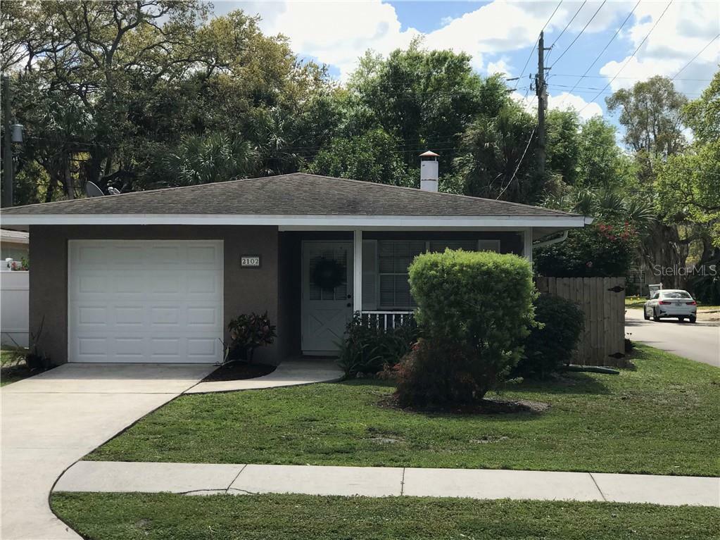 Property Photo:  2102 Hawthorne Street  FL 34239 