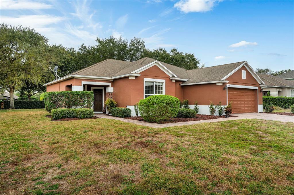 Property Photo:  2510 Azzurra Lane  FL 34761 