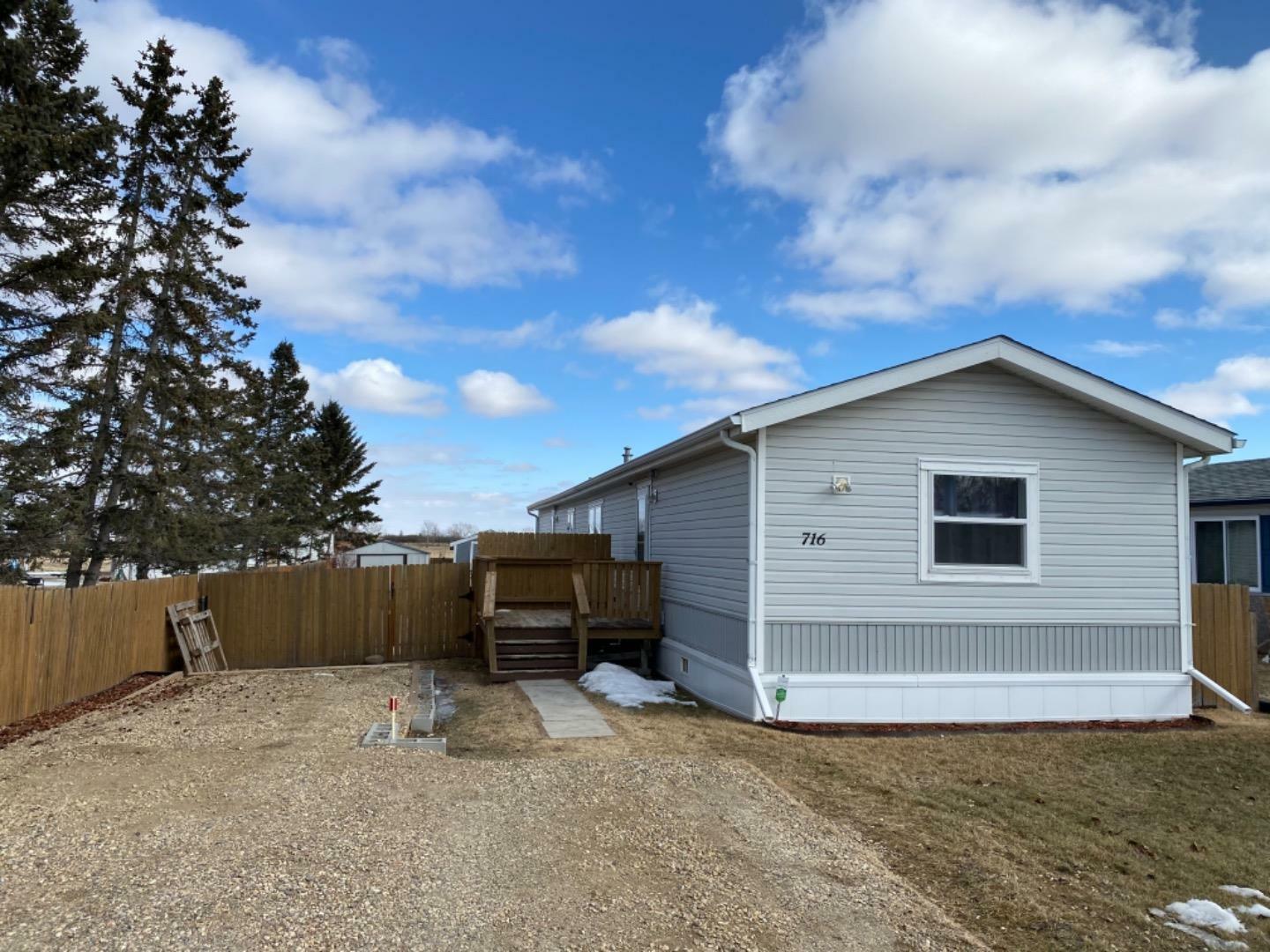 Property Photo: 716 Walsh Avenue AB T0M 0A0