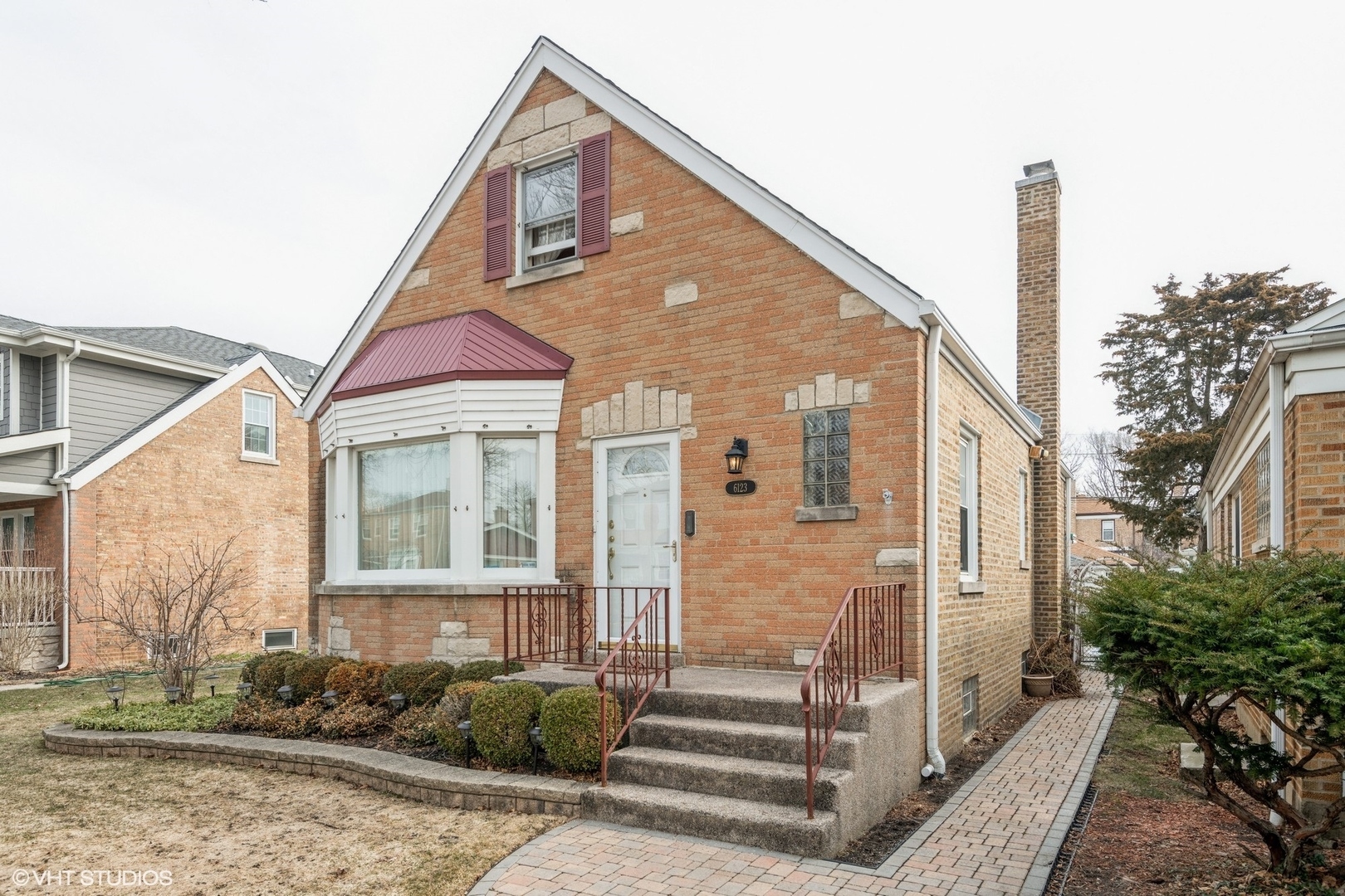 Property Photo:  6123 N Tripp Avenue  IL 60646 