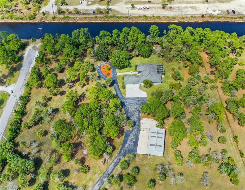 Property Photo: 910 9th St SW FL 34117