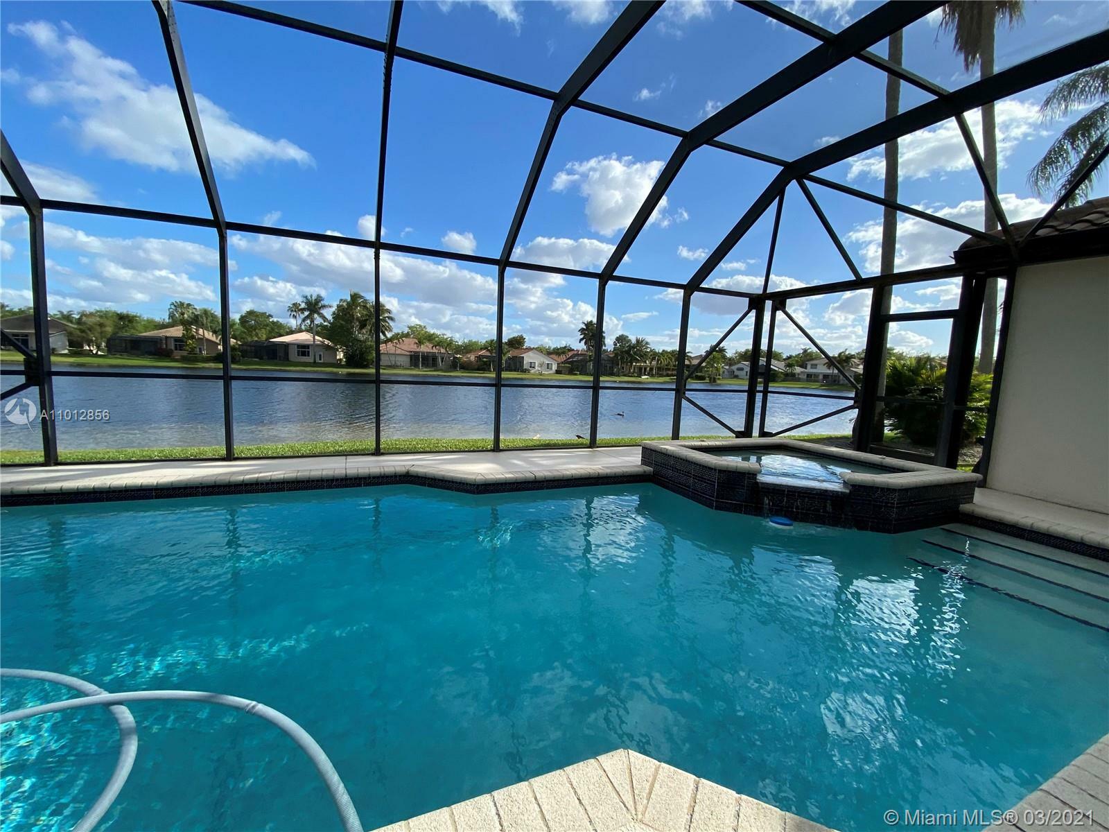 Property Photo:  2790 Oakbrook Ln  FL 33332 