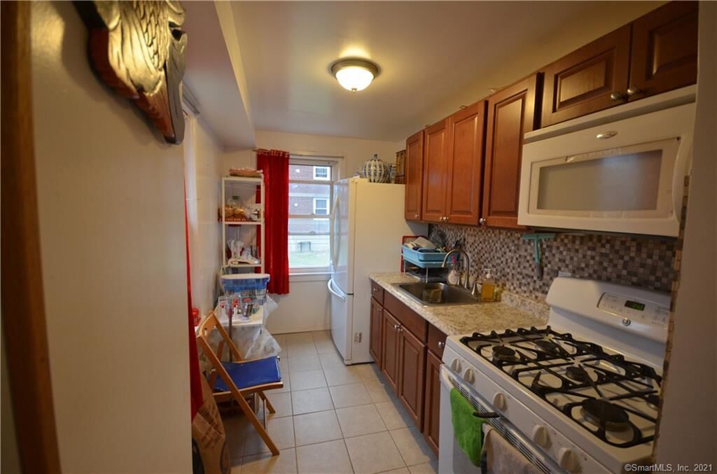 Property Photo:  85 Canaan Court - Bldg 80 13  CT 06614 