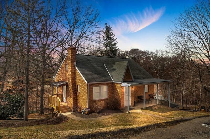 Property Photo:  1541 Woodside Drive  PA 15003 