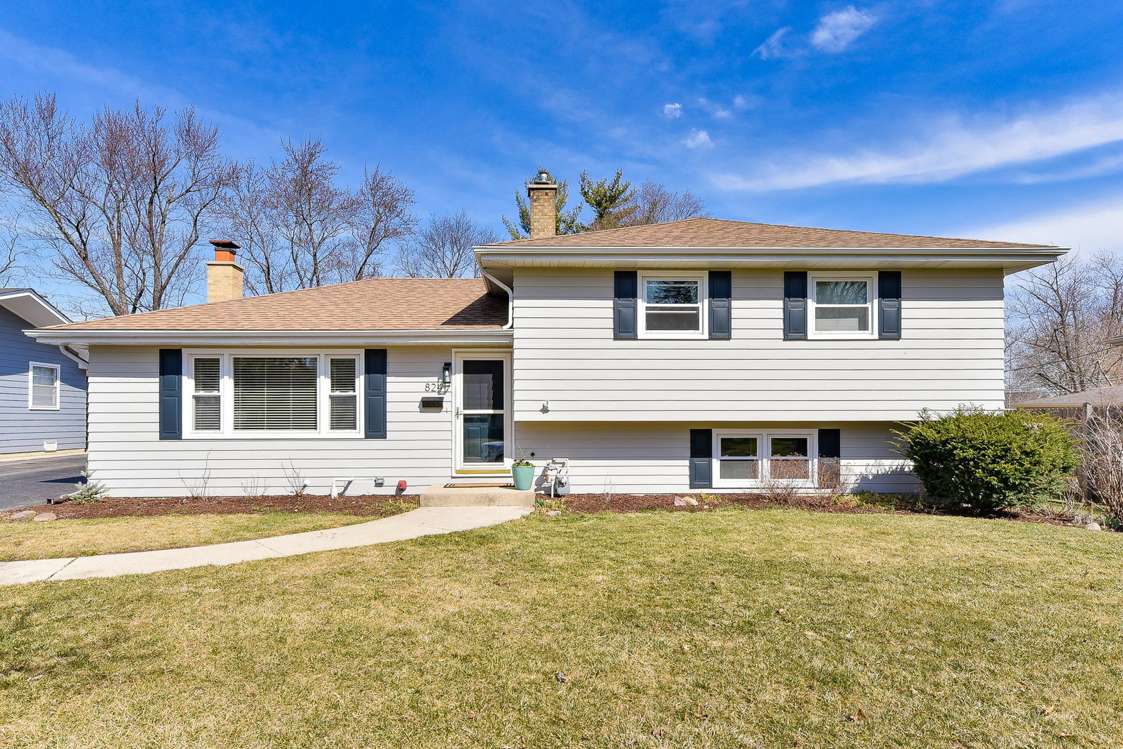 Property Photo:  824 Magnolia Lane  IL 60540 