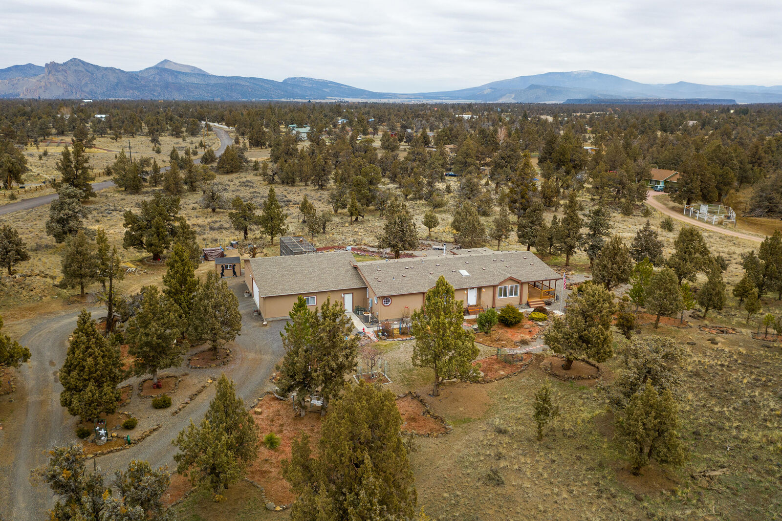 Property Photo:  4001 NE Walnut Avenue  OR 97756 