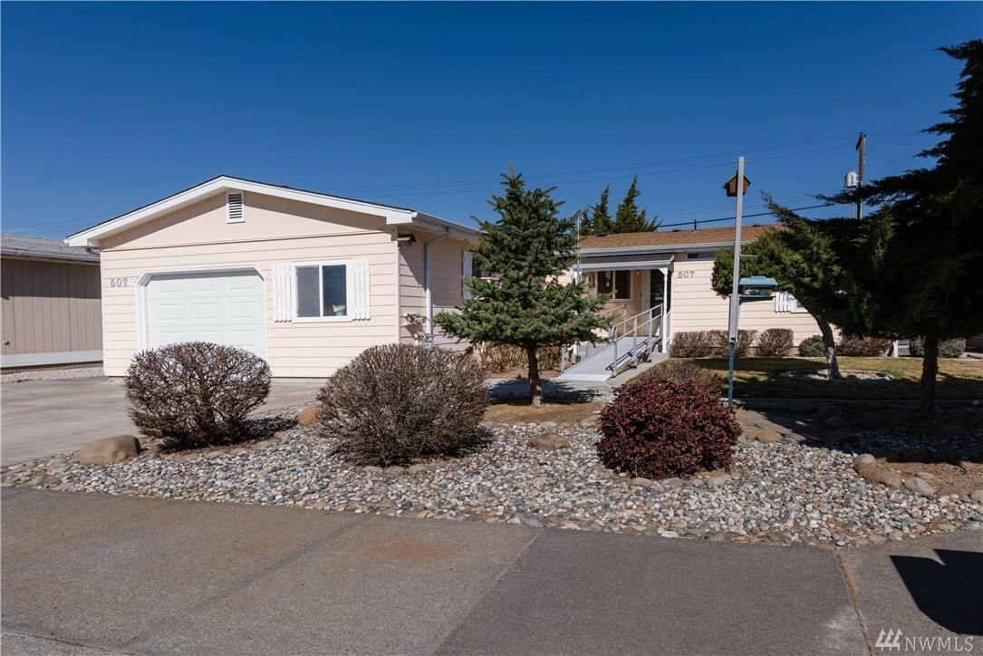 Property Photo:  507 S Sycamore  WA 98837 