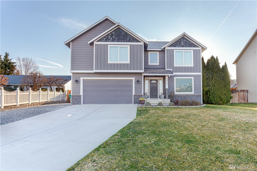 Property Photo:  2935 Cascade Ridge  WA 98802 