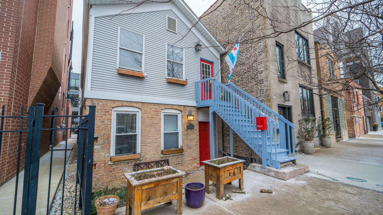 Property Photo:  1545 W Chestnut Street  IL 60642 