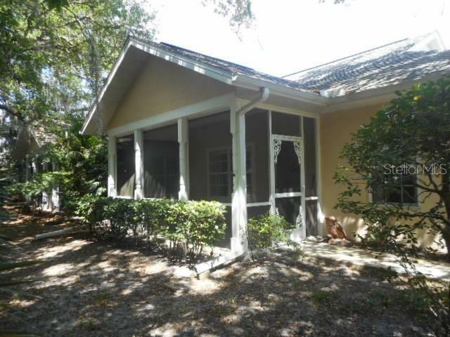 Property Photo:  1323 Red Oak Lane  FL 33948 