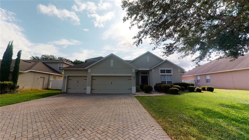 Property Photo:  117 E Blue Water Edge Drive  FL 32736 