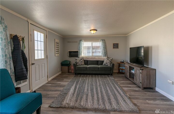 Property Photo: 206 Riverside Dr WA 98841