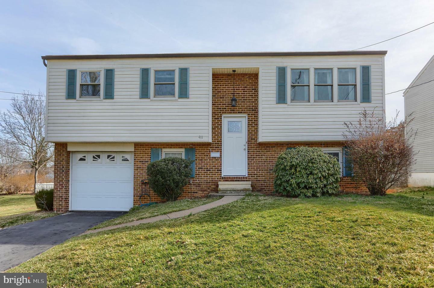 Property Photo: 411 S Broad Street PA 17055