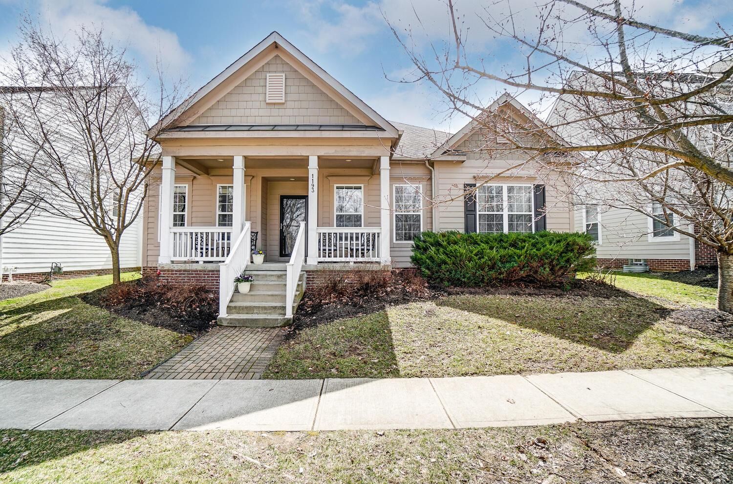 Property Photo: 1193 Bluffway Drive OH 43235