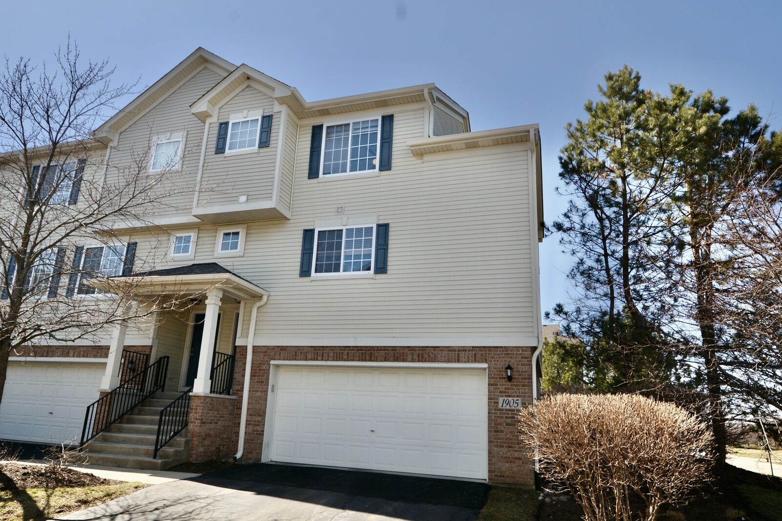 Property Photo:  1905 Indian Hill Lane  IL 60503 