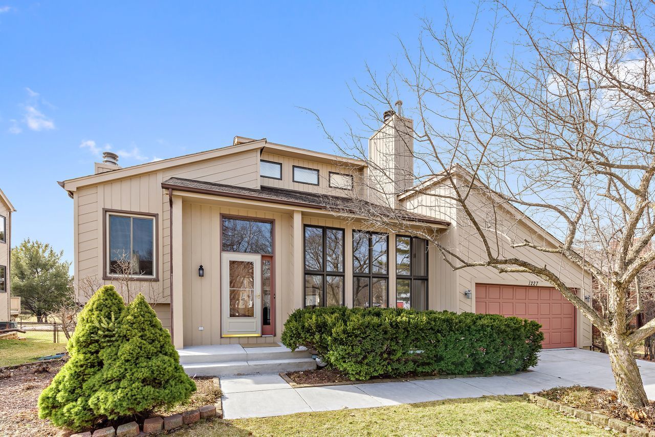 Property Photo:  1227 Golf View Drive  IL 60517 