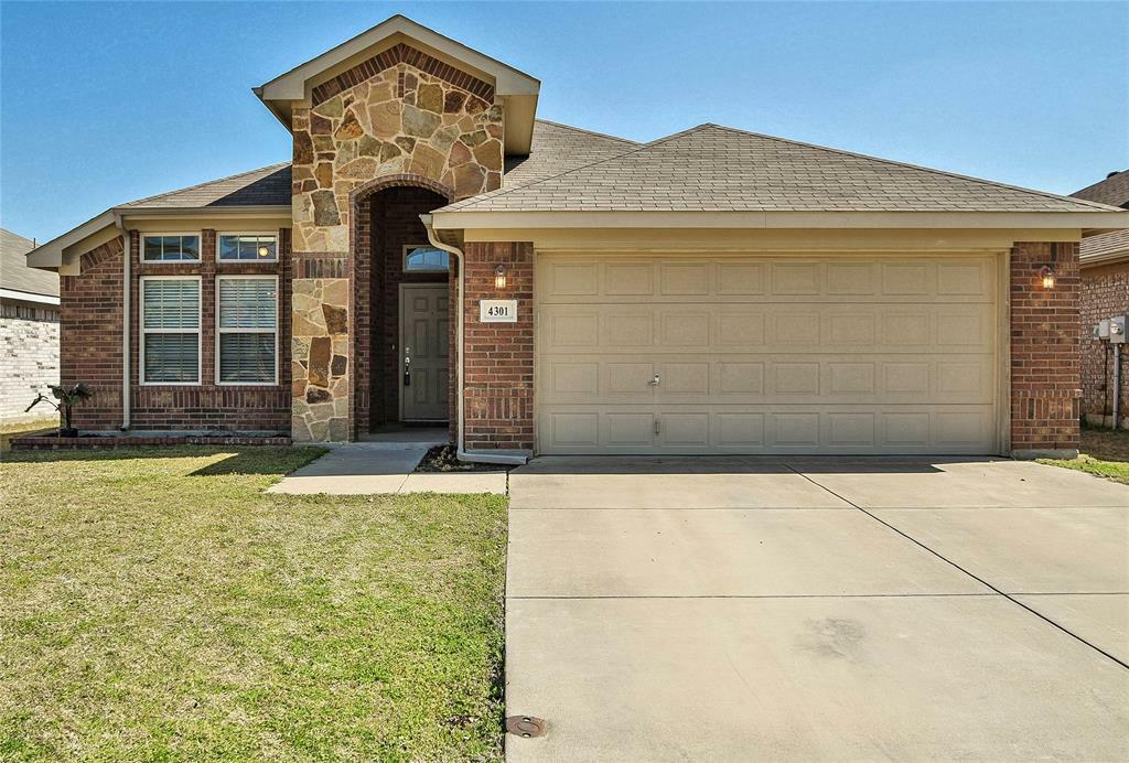 Property Photo:  4301 Sapphire Lane  TX 76049 