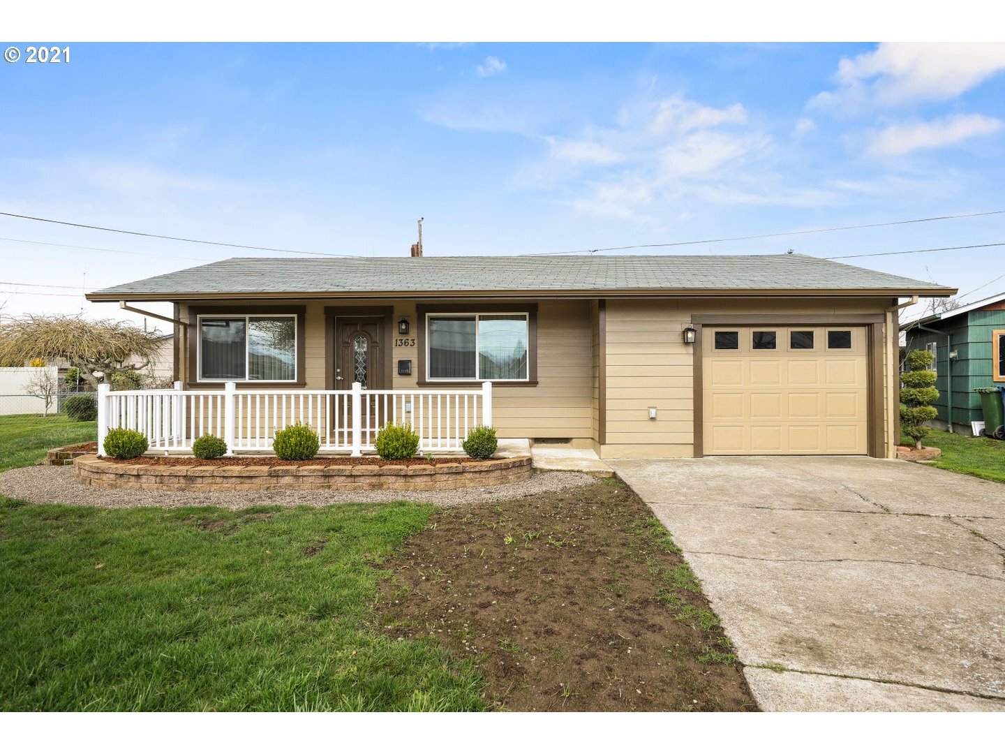 Property Photo: 1363 Astor Ct OR 97071