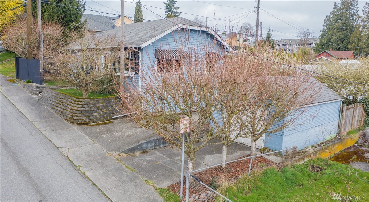 Property Photo:  1311 39th St  WA 98201 