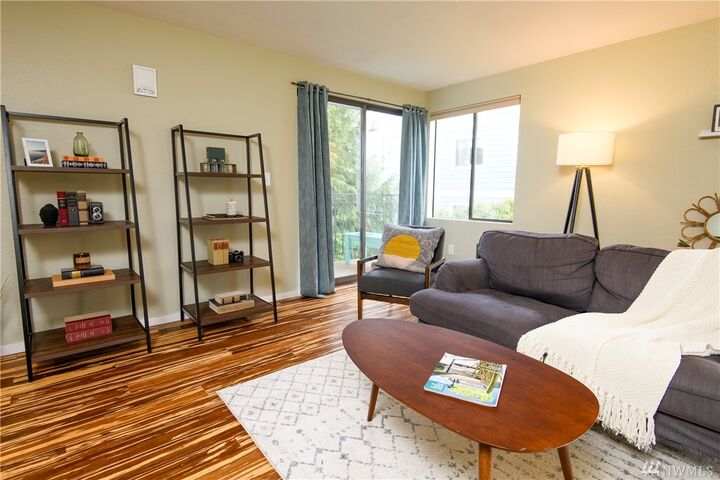 Property Photo:  10106 Greenwood Ave N 202  WA 98133 