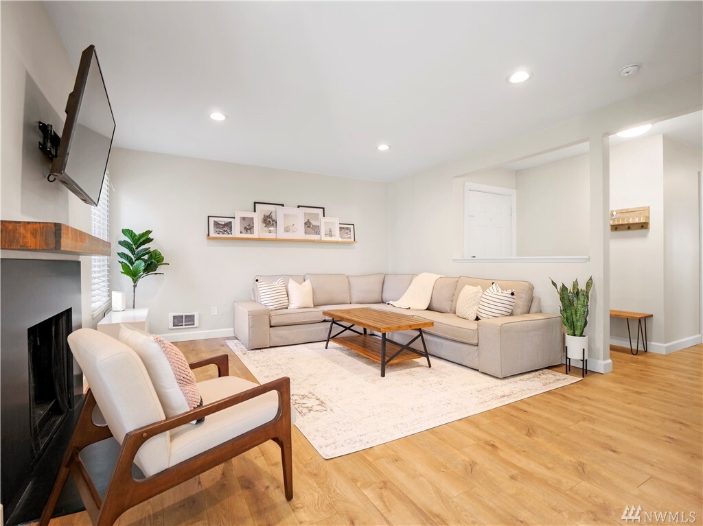 Property Photo:  12621 NE 130th Wy D103  WA 98034 