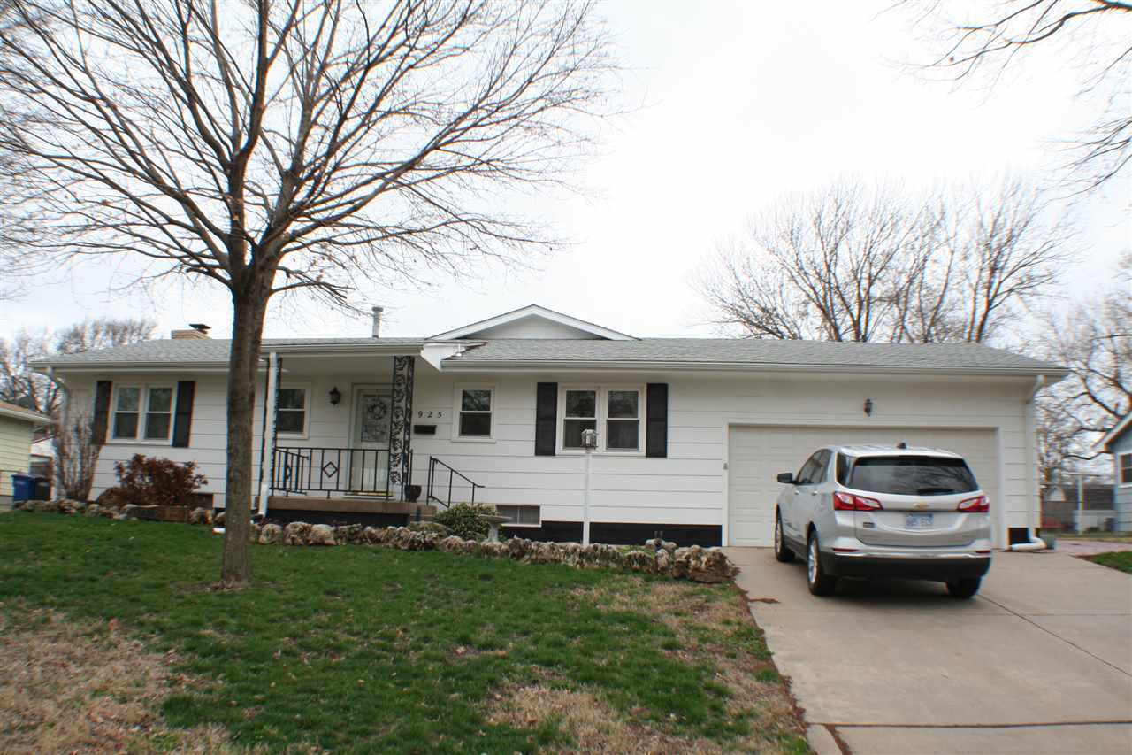 Property Photo:  1925 Prairie Ln  KS 67010 