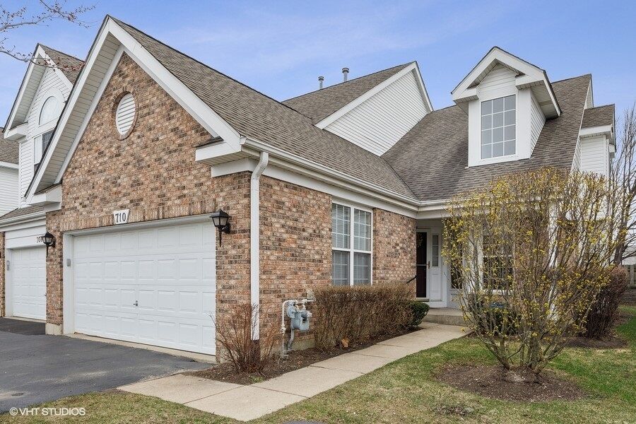 Property Photo: 710 Citadel Drive IL 60559