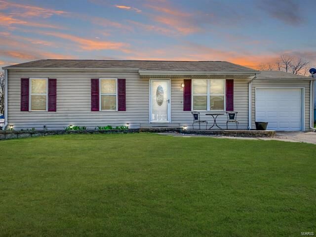 Property Photo: 418 Fire Tree Lane 63368
