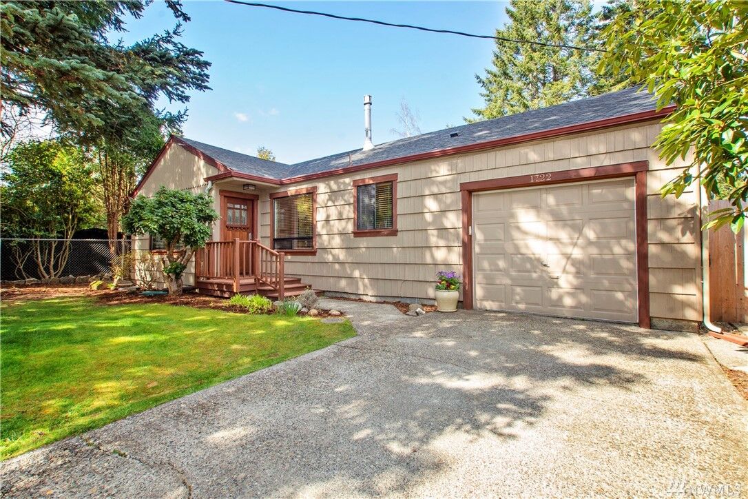 Property Photo:  1722 Ethridge Ave NE  WA 98506 