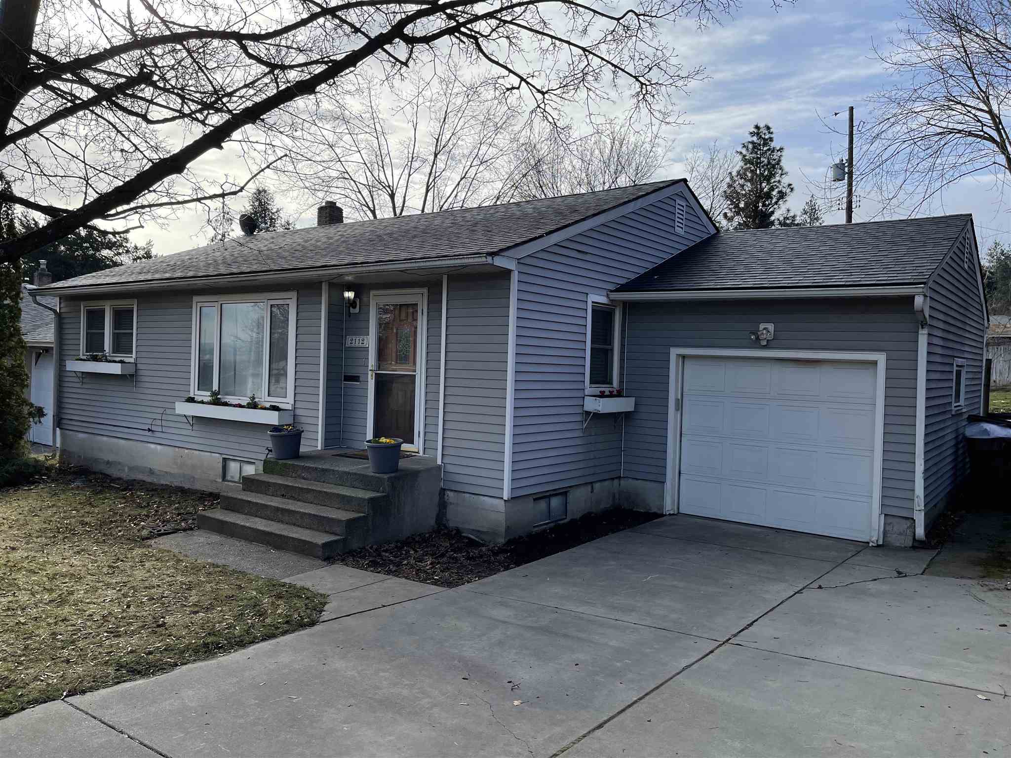 Property Photo: 2112 E 10th Ave WA 99202-4265