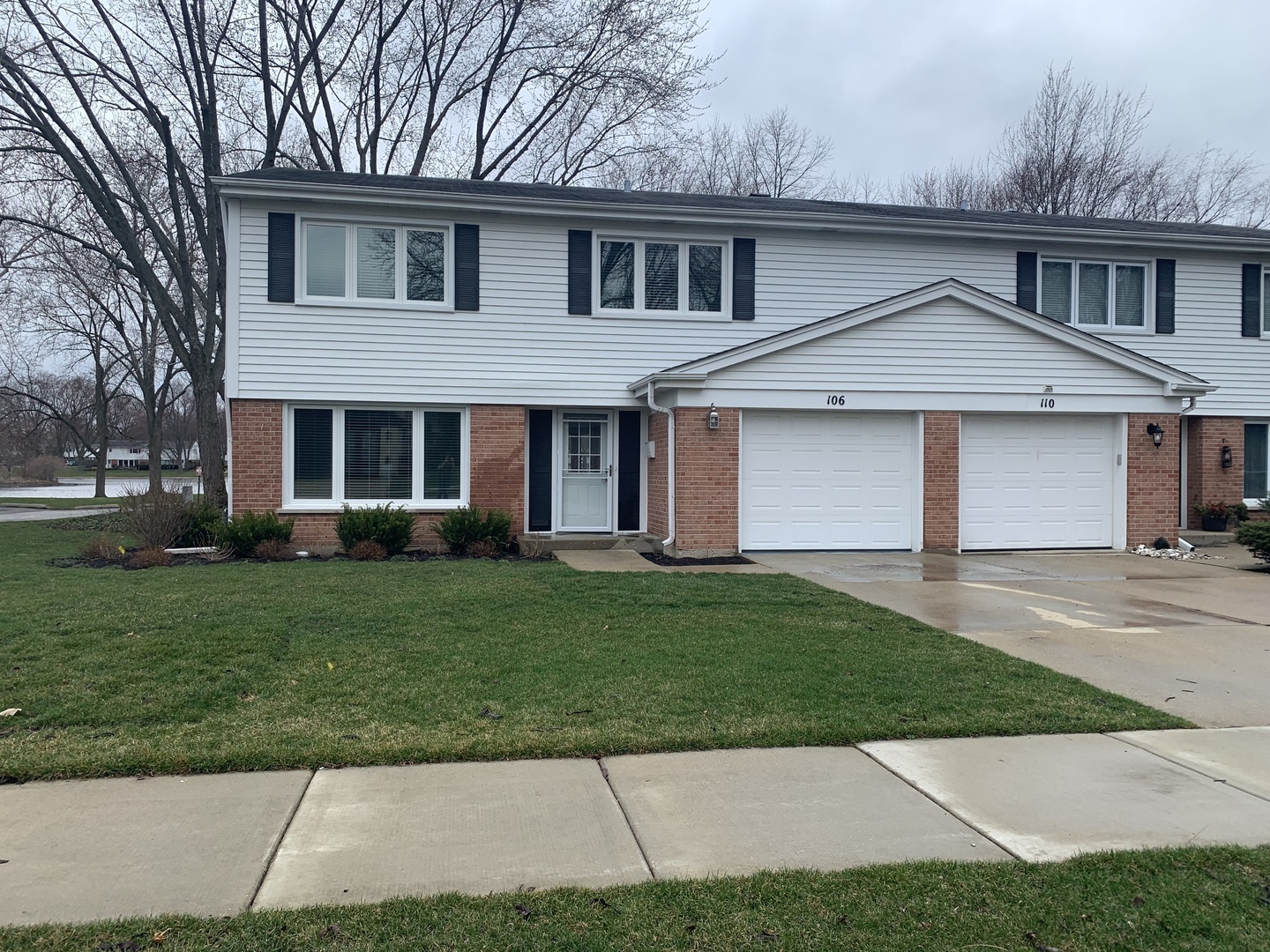 Property Photo:  106 N Regency Drive E  IL 60004 